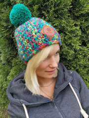 Czapka z pomponem kolorowy las